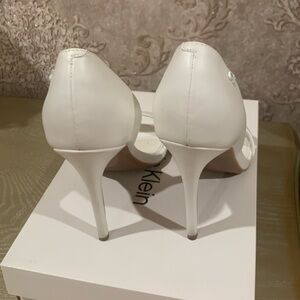 Calvin Klein white metino